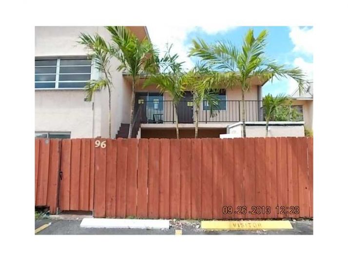 15690 SW 82 CR # 9-6, Miami, FL 33193