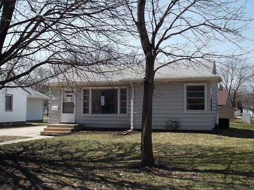 1309 N 13th St, Estherville, IA 51334