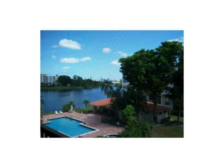 6575 W Oakland Park Blvd #212, Fort Lauderdale, FL 33313