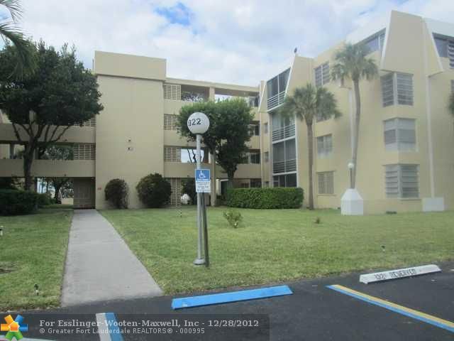 922 NE 199th St # 304, Miami, FL 33179