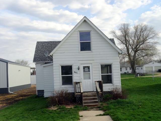 716 10th St, De Witt, IA 52742