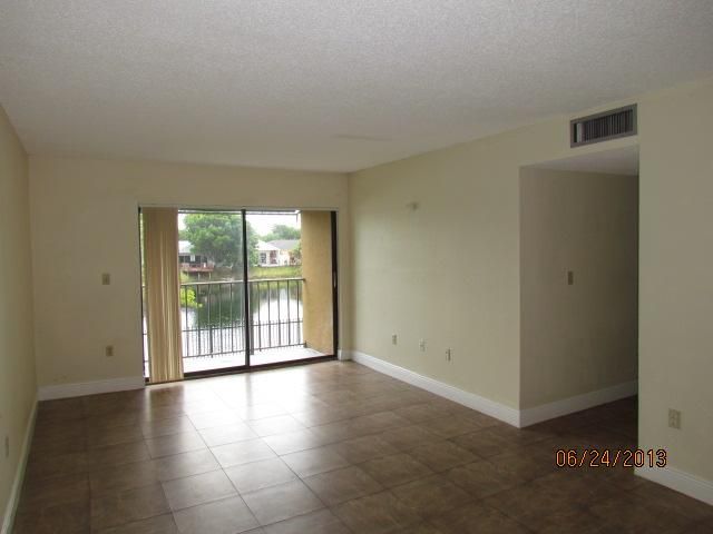 7419 SW 152 AV # 8-202, Miami, FL 33193