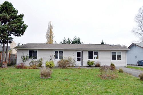 613 Montgomery St, Steilacoom, WA 98388