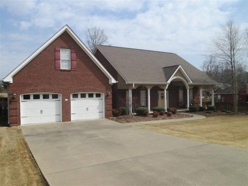 304 Crossmore Dr, Florence, AL 35633