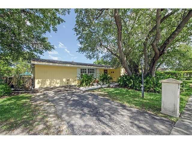 11121 SW 102 AV, Miami, FL 33176