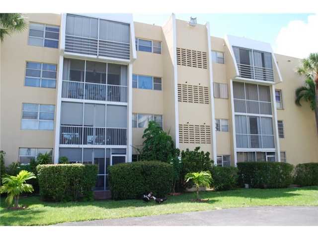 942 NE 199 ST # 208, Miami, FL 33179