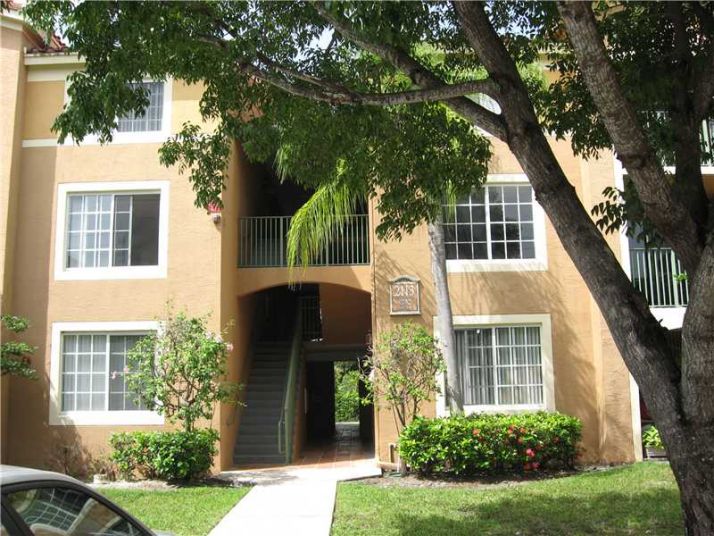 2113 RENAISSANCE BL # 205, Hollywood, FL 33025