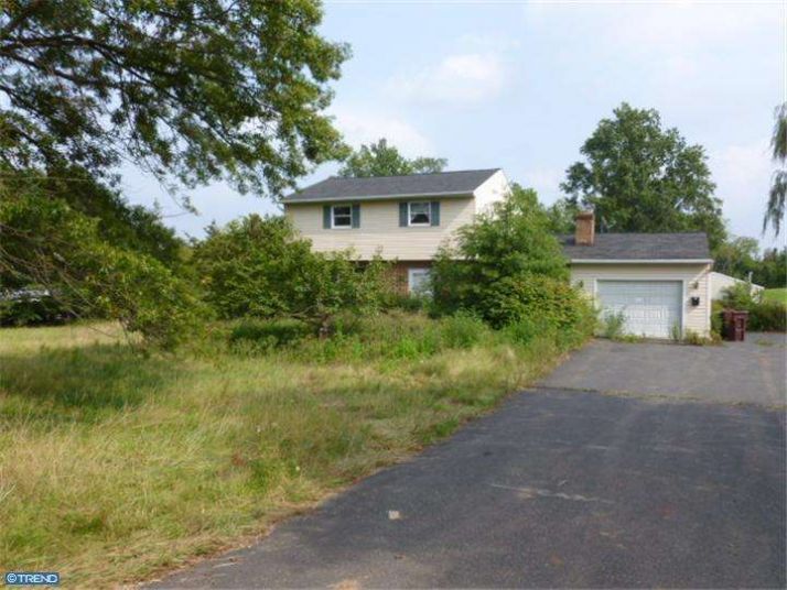 2946 Dotterer Rd, Gilbertsville, PA 19525