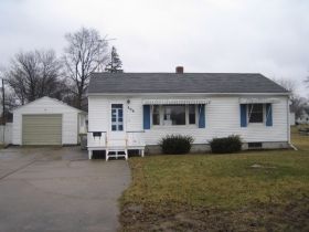 409 Elm St, Butler, IN 46721