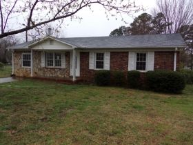 106 Leisure Ln, Spartanburg, SC 29307