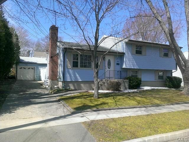 Oakwood Dr, Fairfield, CT 06824