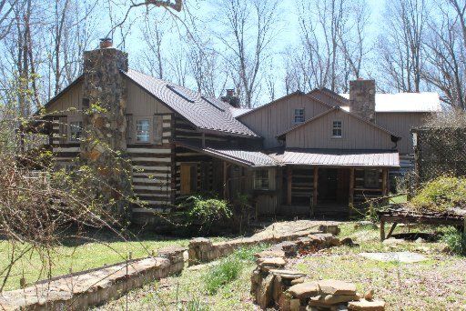 425 Yonside Dr, Pleasant Hill, TN 38578