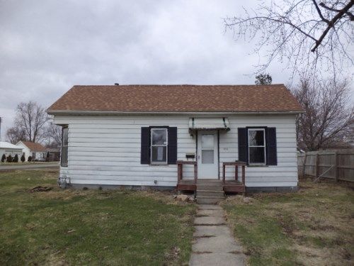 411 W Elm St, Le Roy, IL 61752