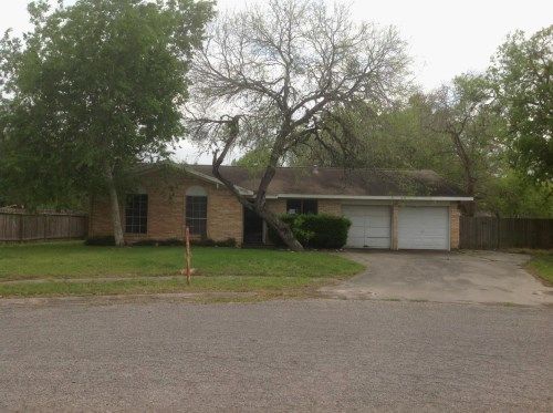 336 Lawn Dr, Sinton, TX 78387