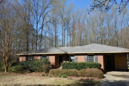 2015 Graham Rd, Macon, GA 31211