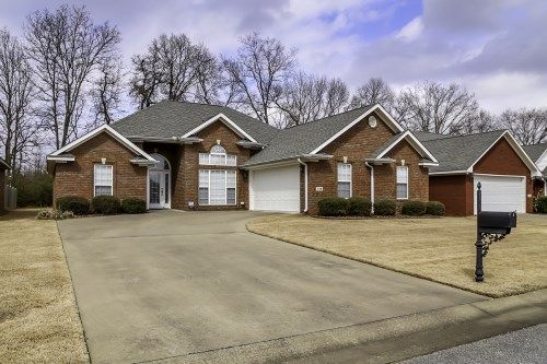 318 Dunolly Lane, Florence, AL 35633