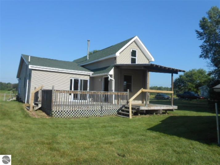 2133 8 Mile Rd, Breckenridge, MI 48615