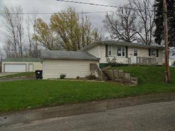 501 E Vine St, Le Roy, IL 61752