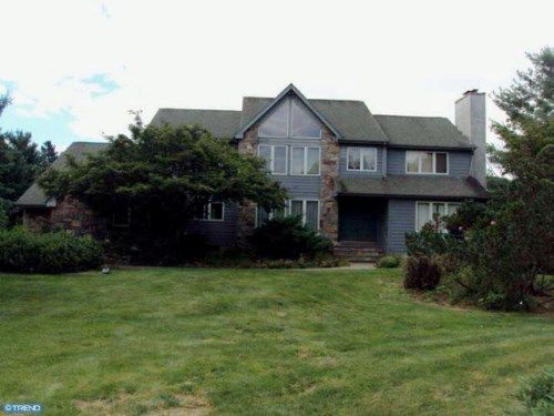 8 SKYVIEW DR, Warminster, PA 18974