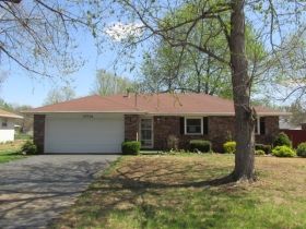 420 S Duke Ave, Springfield, MO 65802