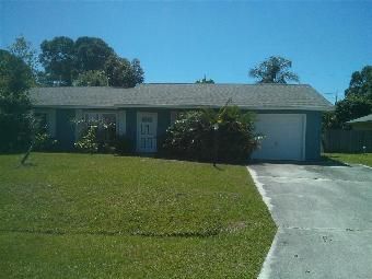 1642 SE Grapeland Ave, Port Saint Lucie, FL 34952