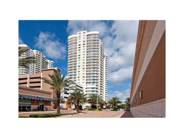 1745 E HALLANDALE BEACH BL # PH02W, Hallandale, FL 33009