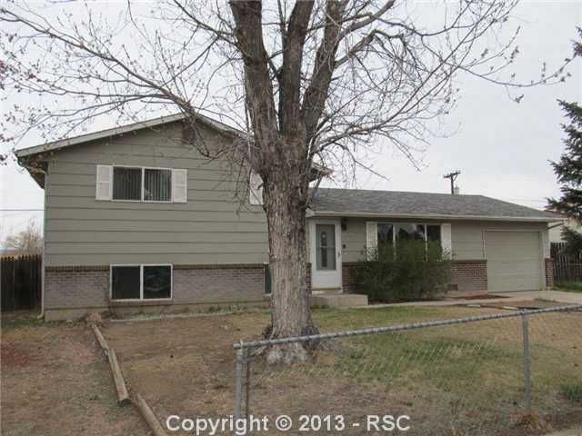 1660 Southmoor Dr, Fountain, CO 80817