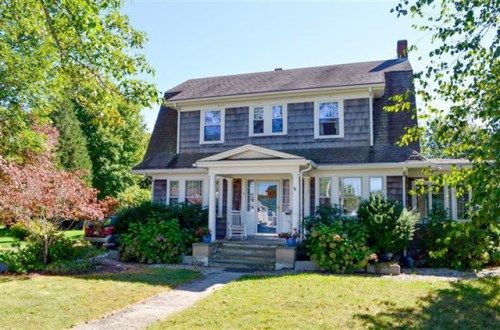 8 Everett Rd, Buzzards Bay, MA 02532