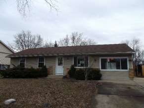 621 Hayward Ave, Streamwood, IL 60107