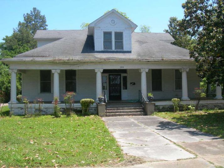 306 Church St, Belzoni, MS 39038