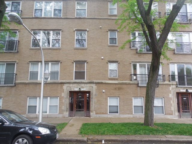 2552 W Rosemont Ave Apt 1, Chicago, IL 60659