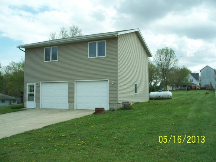 322 3rd St, Dedham, IA 51440