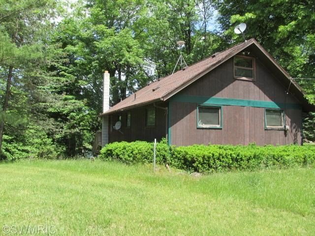 2540 Oakridge Drive, Jonesville, MI 49250