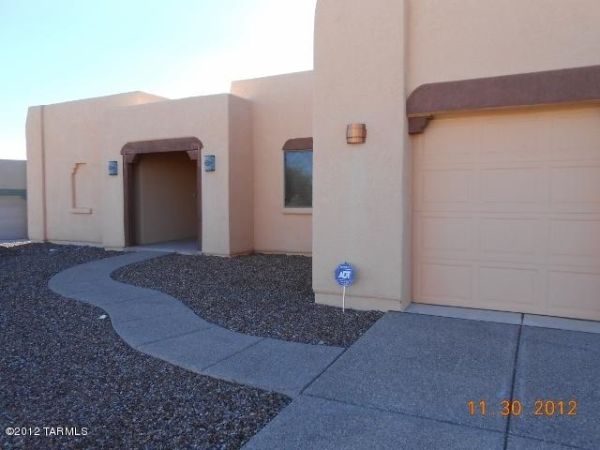 1107 W Paseo del Cantante, Green Valley, AZ 85614