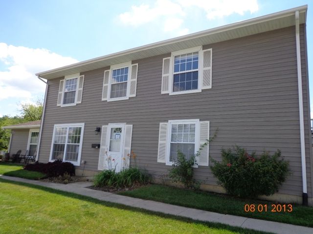 1441 Woodcutter Ln Unit B, Wheaton, IL 60189