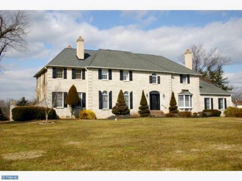 10 BEVERLY HILLS DR, Warminster, PA 18974