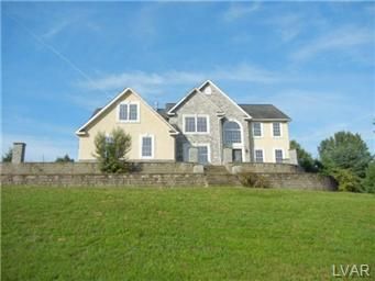 754 Golden Eagle Dr, Nazareth, PA 18064