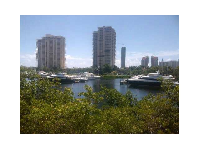 19655 E Country Club Dr # 6302, Miami, FL 33180