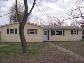 1142 Warren St, Jerseyville, IL 62052