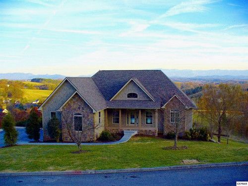 411 Summerhill Dr, Kodak, TN 37764