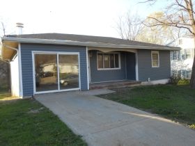 4910 N Wallace Drive, Kansas City, MO 64119