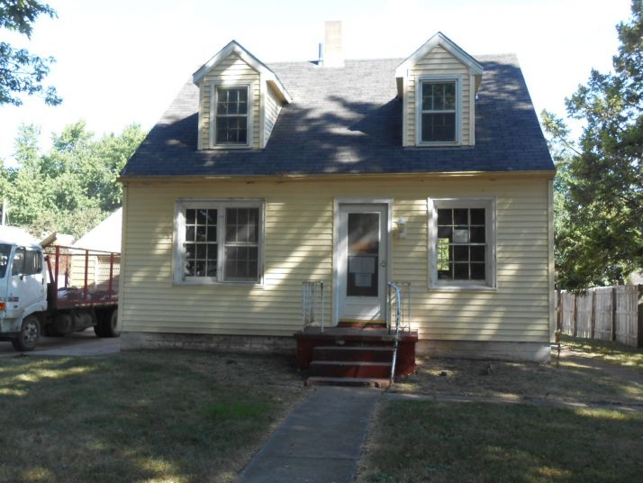 207 Benton St NE, Blairstown, IA 52209