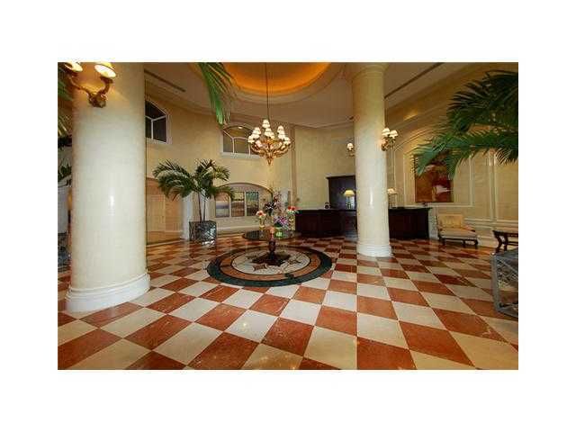 19900 E COUNTRY CLUB DR # 716, Miami, FL 33180