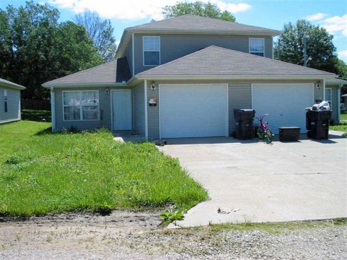 217 219 Truman St, Knob Noster, MO 65336