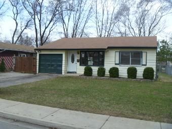 150 1/2 Austin Ave, Carpentersville, IL 60110