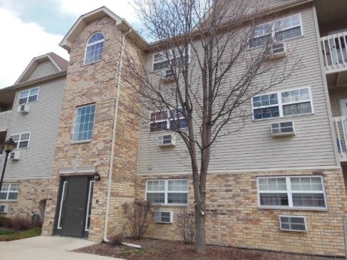 1524 W Sand Bar Court Unit 2c, Round Lake, IL 60073