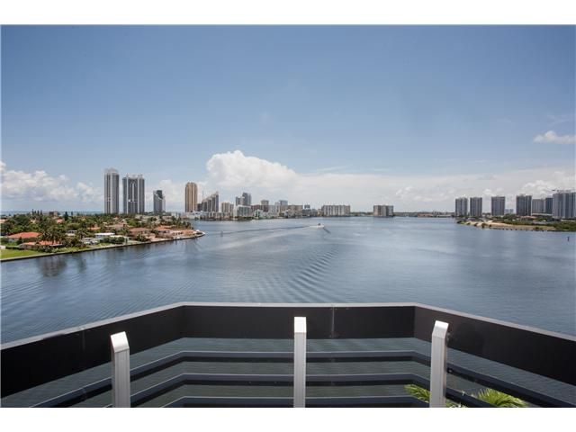 19101 NE 36 CT # 912, Miami, FL 33180