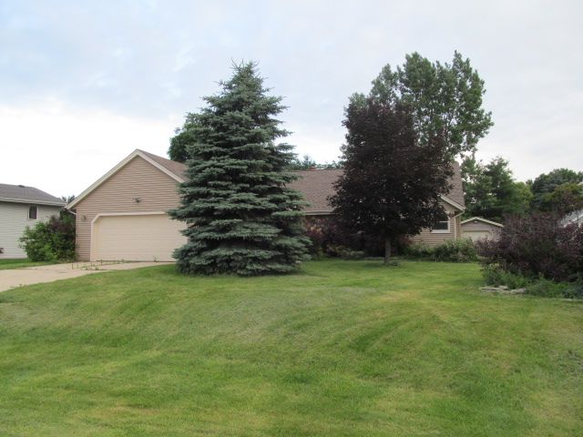 5604 Stonefield Rd, Slinger, WI 53086