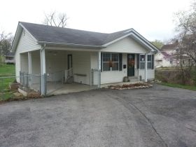 410 N 5th St, Festus, MO 63028