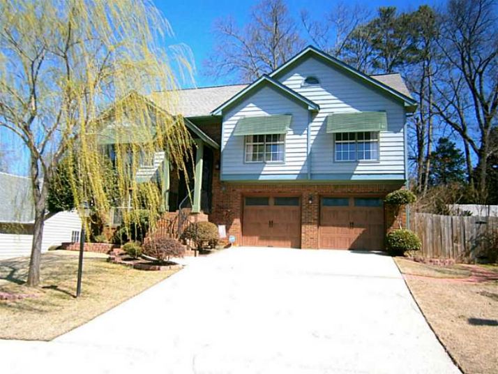 635 Ashford Cove Drive, Lilburn, GA 30047